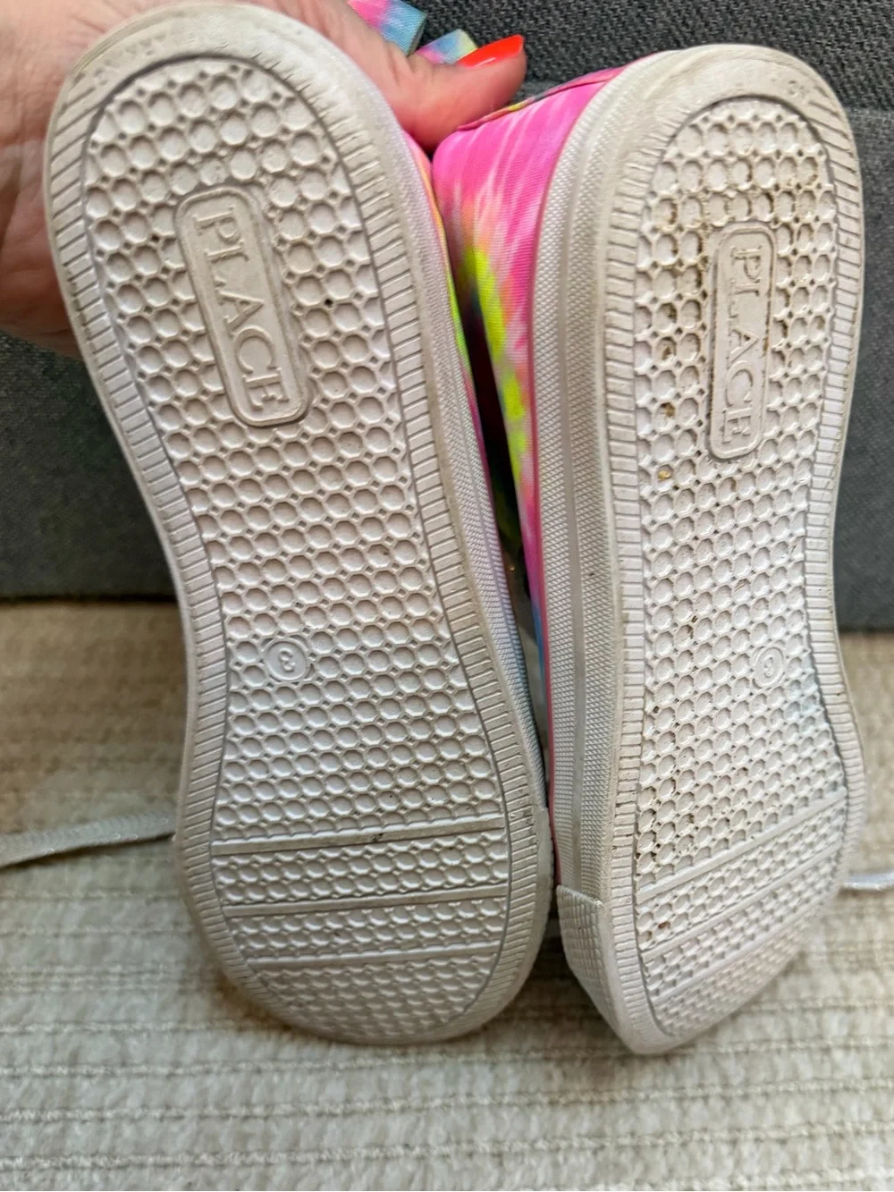 EUC THE CHILDRENS PLACE SIZE 3 BIG GIRL TIE DYE HIGH TOP SNEAKERS